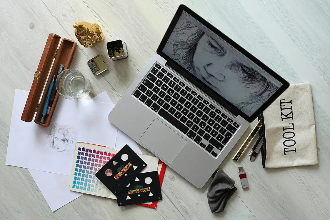 Digitale_Art_Toolkit_Laptop_Pencil_Paper